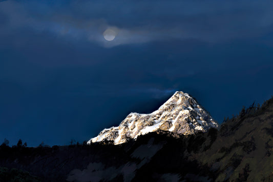 #P110: Mountain peak in himalaya